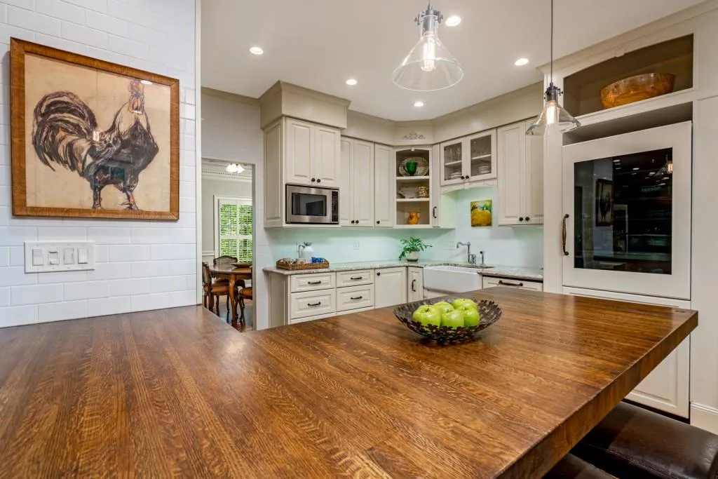 2125 Spalding Drive, Sandy Springs, Georgia 30350, 5 Bedrooms Bedrooms, ,3 BathroomsBathrooms,Residential,Sold,2125 Spalding Drive,6872453