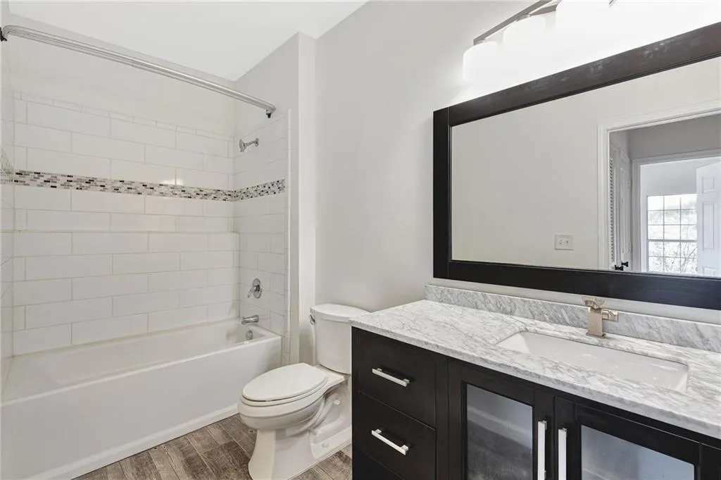 5641 Roswell Road Unit 101, Atlanta, Georgia 30342, 1 Bedroom Bedrooms, ,1 BathroomBathrooms,Residential,Sold,5641 Roswell Road Unit 101,7426254