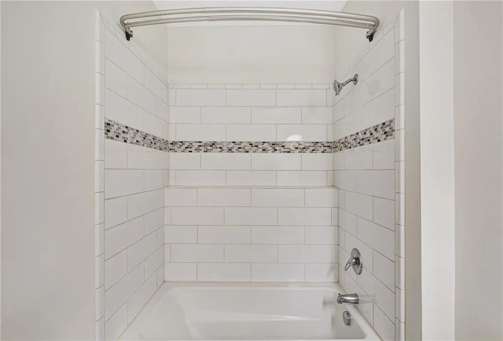 5641 Roswell Road Unit 101, Atlanta, Georgia 30342, 1 Bedroom Bedrooms, ,1 BathroomBathrooms,Residential,Sold,5641 Roswell Road Unit 101,7426254