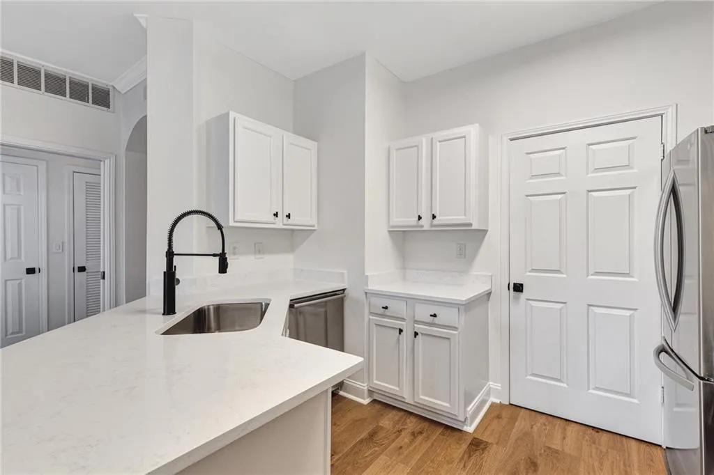 5641 Roswell Road Unit 101, Atlanta, Georgia 30342, 1 Bedroom Bedrooms, ,1 BathroomBathrooms,Residential,Sold,5641 Roswell Road Unit 101,7426254