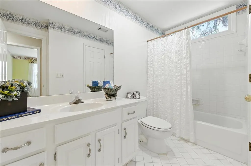 Hallway Full Bathroom