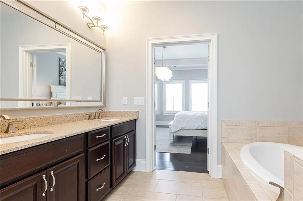 313 Alderwood Lane Unit 313, Atlanta, Georgia 30328, 3 Bedrooms Bedrooms, ,3 BathroomsBathrooms,Residential,Sold,313 Alderwood Lane Unit 313,7056951