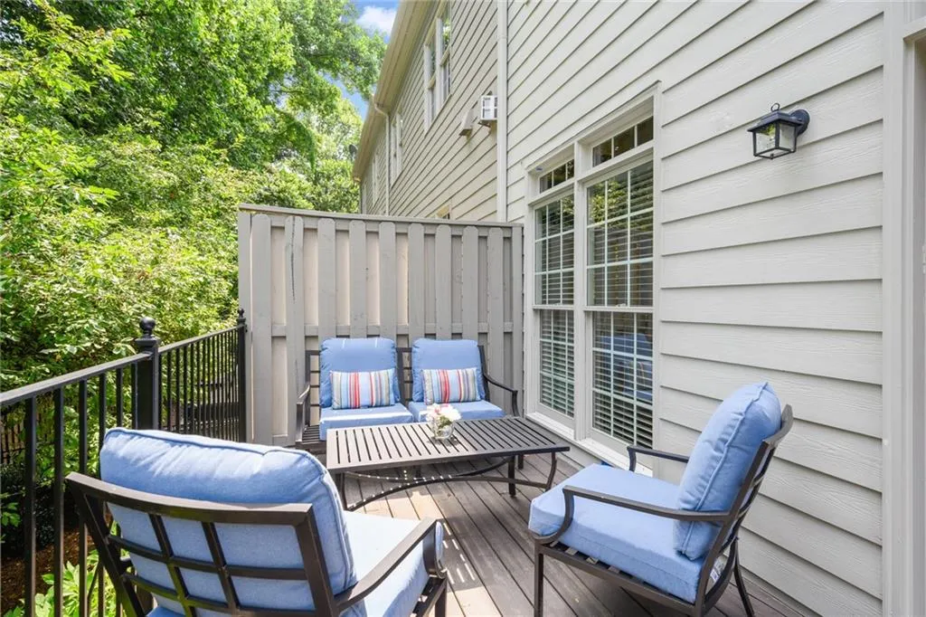 242 Meeting Lane, Sandy Springs, Georgia 30342, 4 Bedrooms Bedrooms, ,3 BathroomsBathrooms,Residential,Sold,242 Meeting Lane,6744638