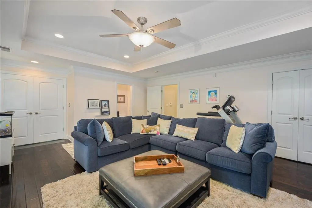242 Meeting Lane, Sandy Springs, Georgia 30342, 4 Bedrooms Bedrooms, ,3 BathroomsBathrooms,Residential,Sold,242 Meeting Lane,6744638