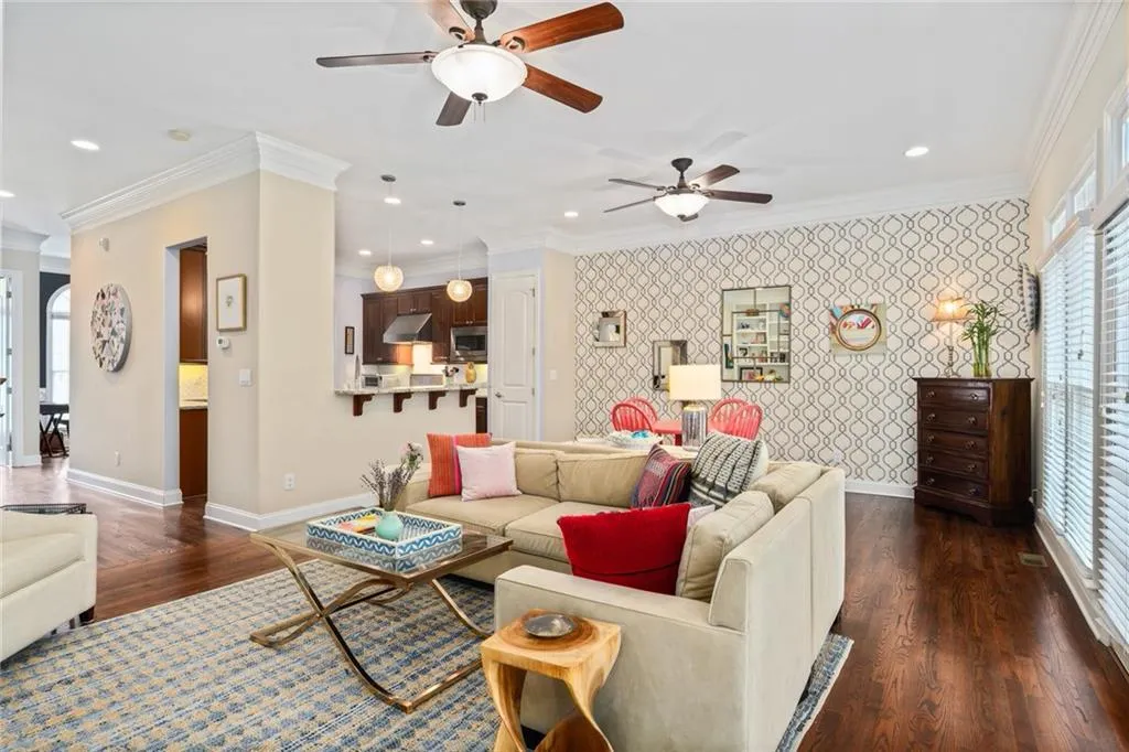 242 Meeting Lane, Sandy Springs, Georgia 30342, 4 Bedrooms Bedrooms, ,3 BathroomsBathrooms,Residential,Sold,242 Meeting Lane,6744638