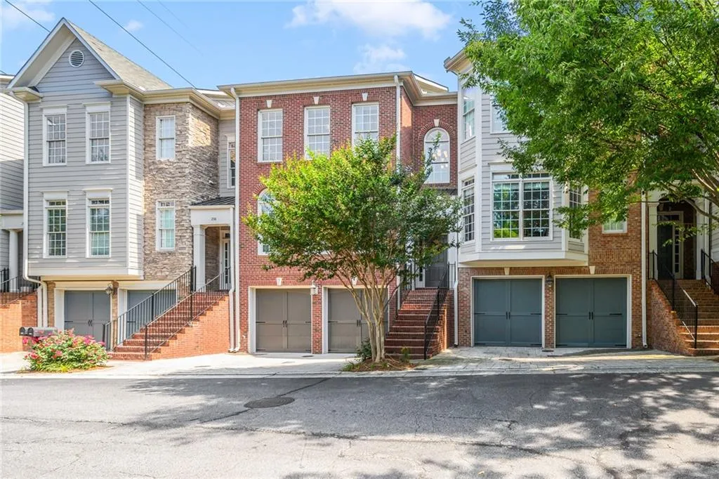242 Meeting Lane, Sandy Springs, Georgia 30342, 4 Bedrooms Bedrooms, ,3 BathroomsBathrooms,Residential,Sold,242 Meeting Lane,6744638