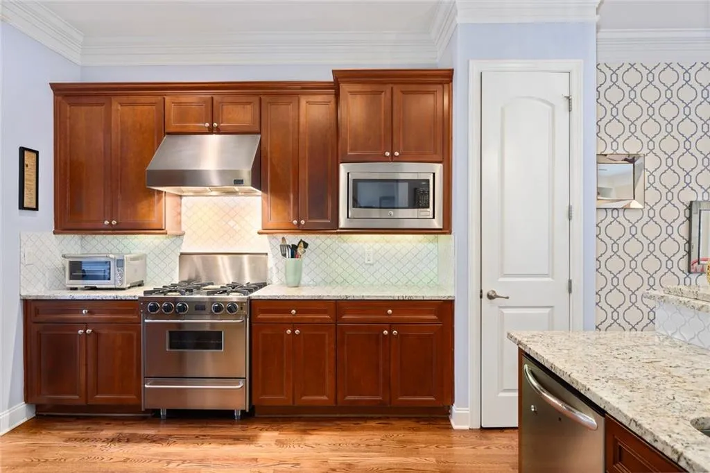 242 Meeting Lane, Sandy Springs, Georgia 30342, 4 Bedrooms Bedrooms, ,3 BathroomsBathrooms,Residential,Sold,242 Meeting Lane,6744638