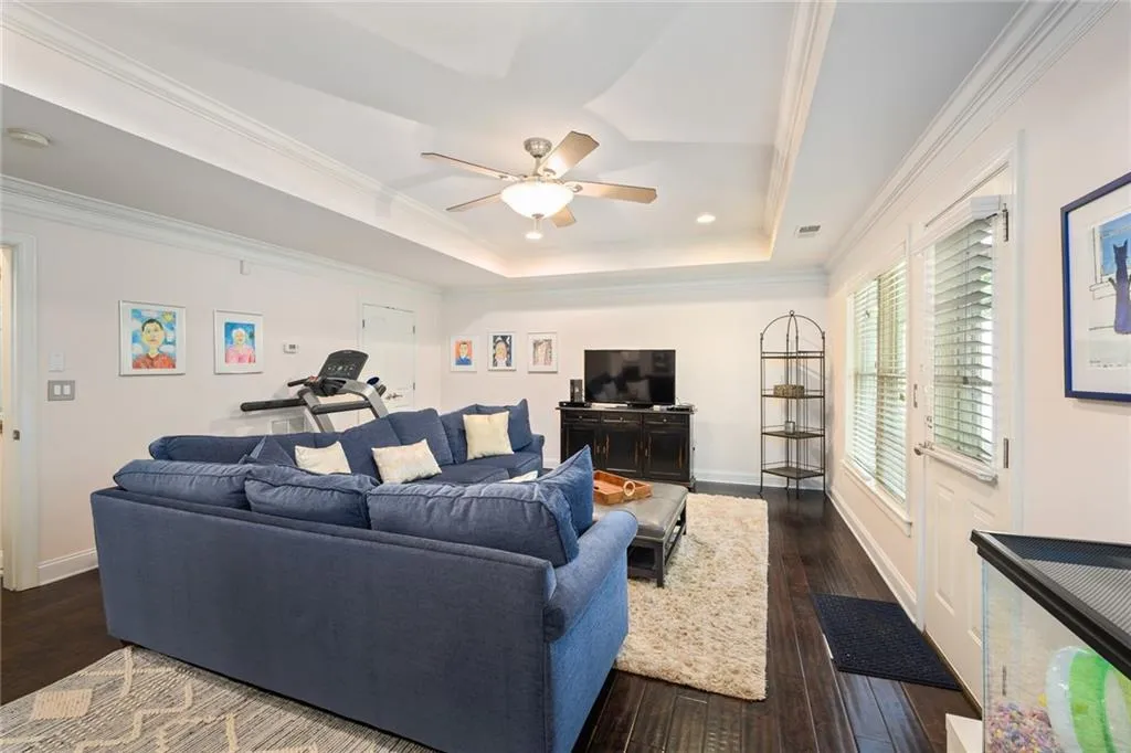 242 Meeting Lane, Sandy Springs, Georgia 30342, 4 Bedrooms Bedrooms, ,3 BathroomsBathrooms,Residential,Sold,242 Meeting Lane,6744638