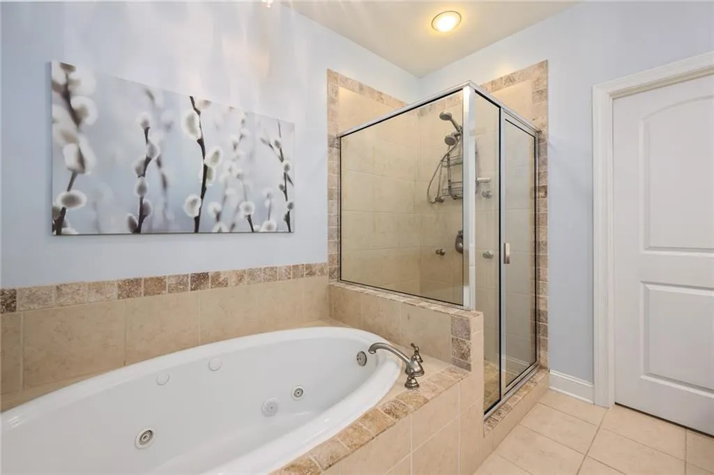242 Meeting Lane, Sandy Springs, Georgia 30342, 4 Bedrooms Bedrooms, ,3 BathroomsBathrooms,Residential,Sold,242 Meeting Lane,6744638