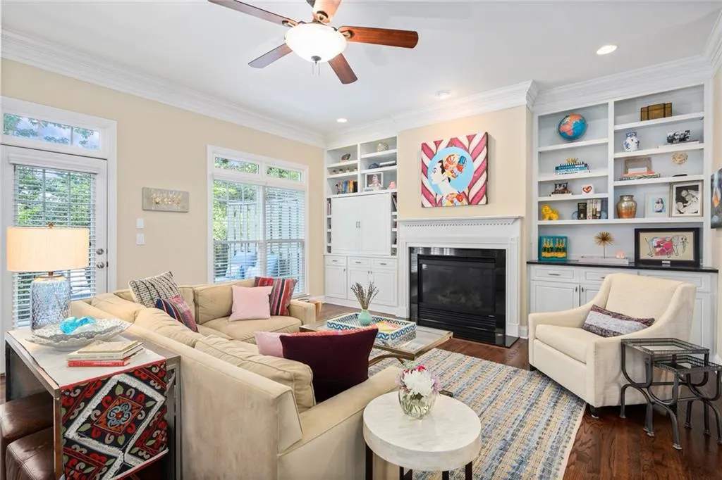 242 Meeting Lane, Sandy Springs, Georgia 30342, 4 Bedrooms Bedrooms, ,3 BathroomsBathrooms,Residential,Sold,242 Meeting Lane,6744638