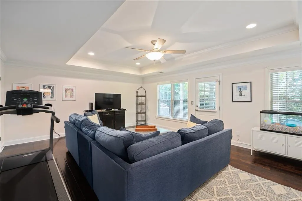 242 Meeting Lane, Sandy Springs, Georgia 30342, 4 Bedrooms Bedrooms, ,3 BathroomsBathrooms,Residential,Sold,242 Meeting Lane,6744638