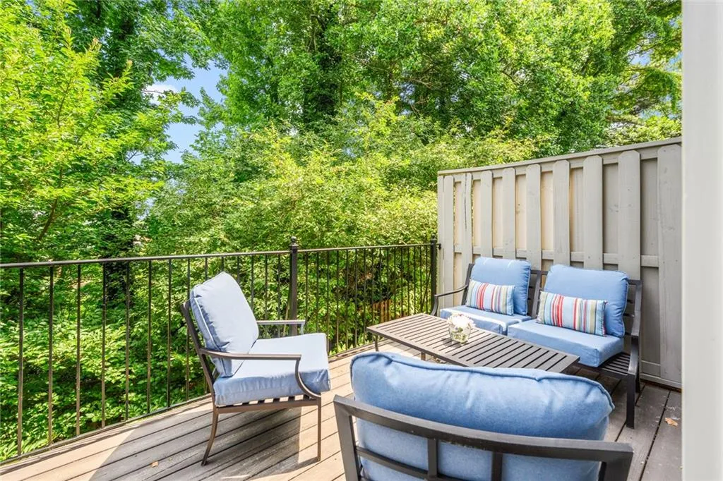 242 Meeting Lane, Sandy Springs, Georgia 30342, 4 Bedrooms Bedrooms, ,3 BathroomsBathrooms,Residential,Sold,242 Meeting Lane,6744638
