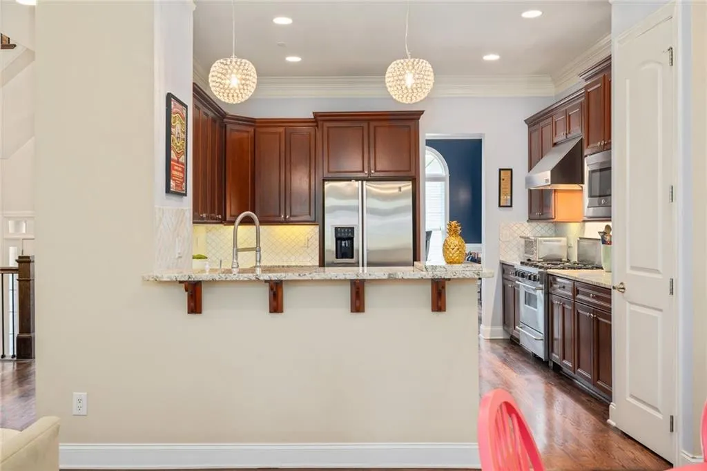 242 Meeting Lane, Sandy Springs, Georgia 30342, 4 Bedrooms Bedrooms, ,3 BathroomsBathrooms,Residential,Sold,242 Meeting Lane,6744638