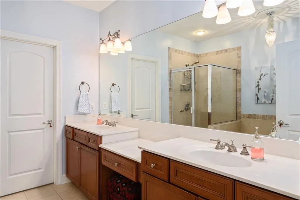 242 Meeting Lane, Sandy Springs, Georgia 30342, 4 Bedrooms Bedrooms, ,3 BathroomsBathrooms,Residential,Sold,242 Meeting Lane,6744638