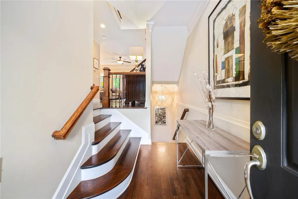 242 Meeting Lane, Sandy Springs, Georgia 30342, 4 Bedrooms Bedrooms, ,3 BathroomsBathrooms,Residential,Sold,242 Meeting Lane,6744638