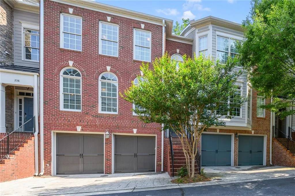 242 Meeting Lane, Sandy Springs, Georgia 30342, 4 Bedrooms Bedrooms, ,3 BathroomsBathrooms,Residential,Sold,242 Meeting Lane,6744638