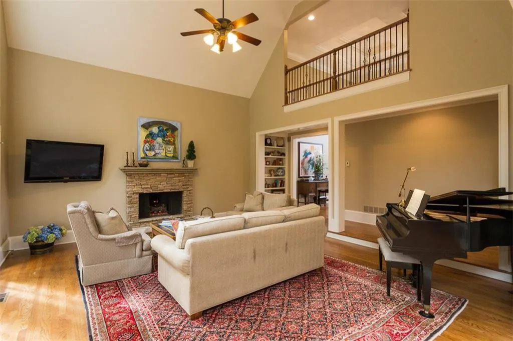 4535 Crestwicke Pointe, Sandy Springs, Georgia 30319, 4 Bedrooms Bedrooms, ,3 BathroomsBathrooms,Residential,Sold,4535 Crestwicke Pointe,6103333