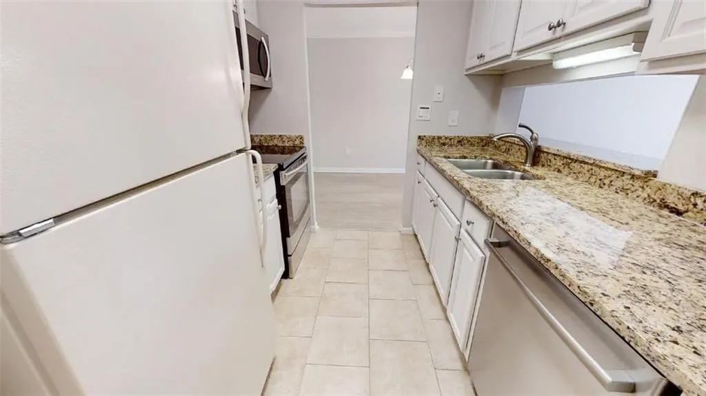 300 Johnson Ferry Road Ne Unit B304, Sandy Springs, Georgia 30328, 1 Bedroom Bedrooms, ,1 BathroomBathrooms,Residential,Sold,300 Johnson Ferry Road Ne Unit B304,7128461