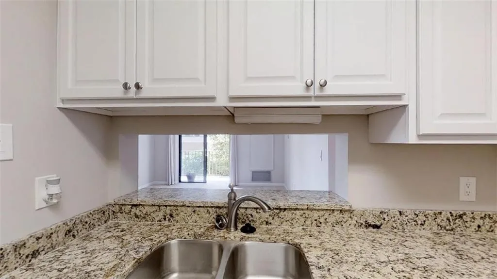 300 Johnson Ferry Road Ne Unit B304, Sandy Springs, Georgia 30328, 1 Bedroom Bedrooms, ,1 BathroomBathrooms,Residential,Sold,300 Johnson Ferry Road Ne Unit B304,7128461