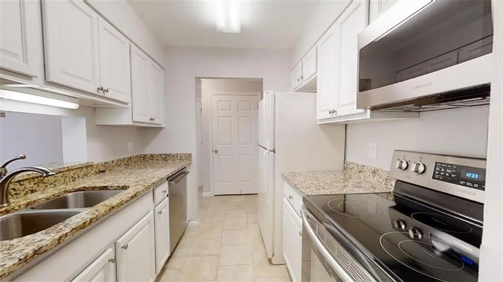 300 Johnson Ferry Road Ne Unit B304, Sandy Springs, Georgia 30328, 1 Bedroom Bedrooms, ,1 BathroomBathrooms,Residential,Sold,300 Johnson Ferry Road Ne Unit B304,7128461