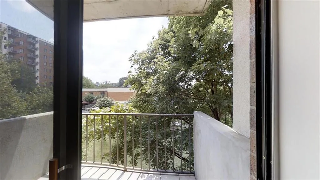 300 Johnson Ferry Road Ne Unit B304, Sandy Springs, Georgia 30328, 1 Bedroom Bedrooms, ,1 BathroomBathrooms,Residential,Sold,300 Johnson Ferry Road Ne Unit B304,7128461