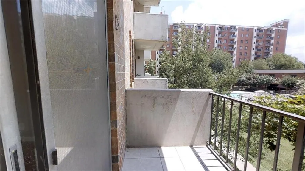 300 Johnson Ferry Road Ne Unit B304, Sandy Springs, Georgia 30328, 1 Bedroom Bedrooms, ,1 BathroomBathrooms,Residential,Sold,300 Johnson Ferry Road Ne Unit B304,7128461