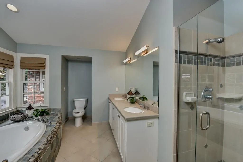 365 Forest Hills Drive, Atlanta, Georgia 30342, 3 Bedrooms Bedrooms, ,2 BathroomsBathrooms,Residential,Sold,365 Forest Hills Drive,5771928