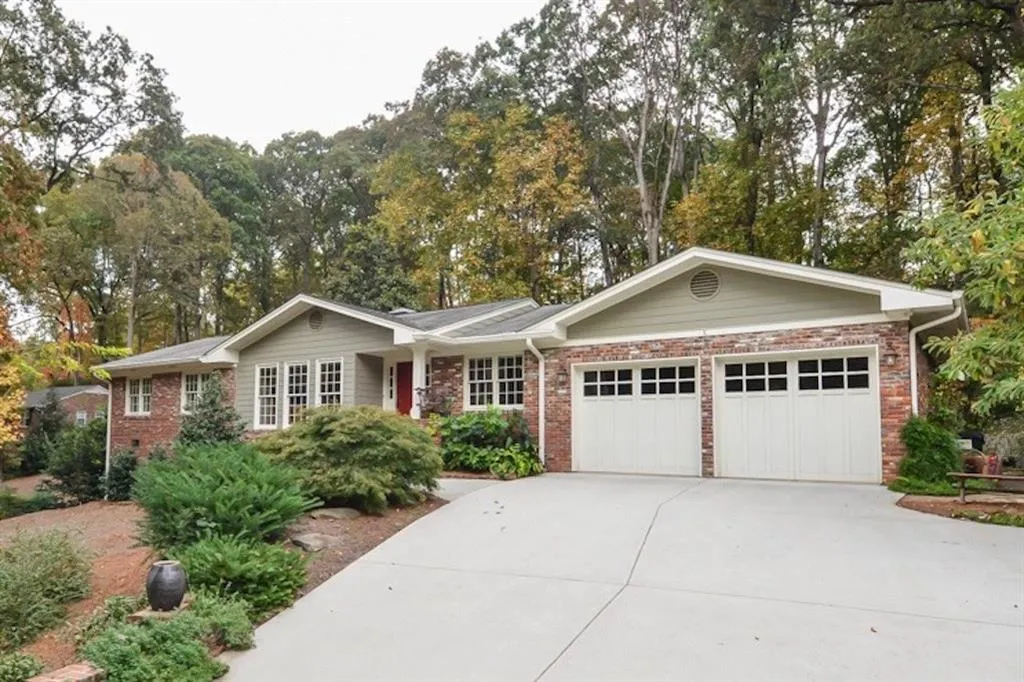 365 Forest Hills Drive, Atlanta, Georgia 30342, 3 Bedrooms Bedrooms, ,2 BathroomsBathrooms,Residential,Sold,365 Forest Hills Drive,5771928