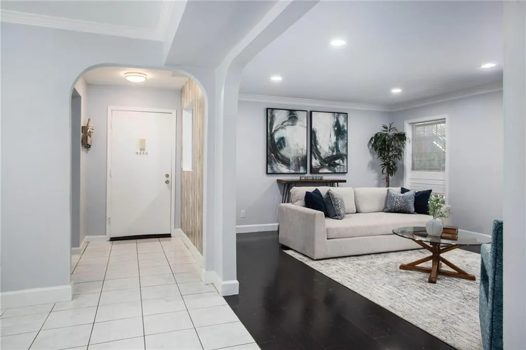 6851 Roswell Road Unit J1, Sandy Springs, Georgia 30328, 2 Bedrooms Bedrooms, ,2 BathroomsBathrooms,Residential,Sold,6851 Roswell Road Unit J1,7071804