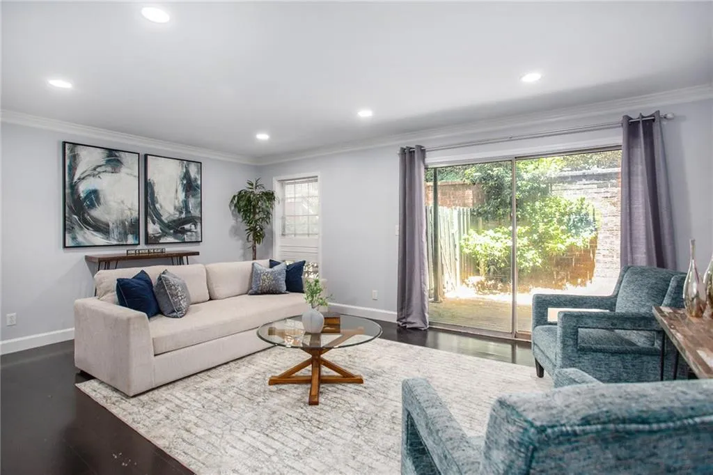 6851 Roswell Road Unit J1, Sandy Springs, Georgia 30328, 2 Bedrooms Bedrooms, ,2 BathroomsBathrooms,Residential,Sold,6851 Roswell Road Unit J1,7071804
