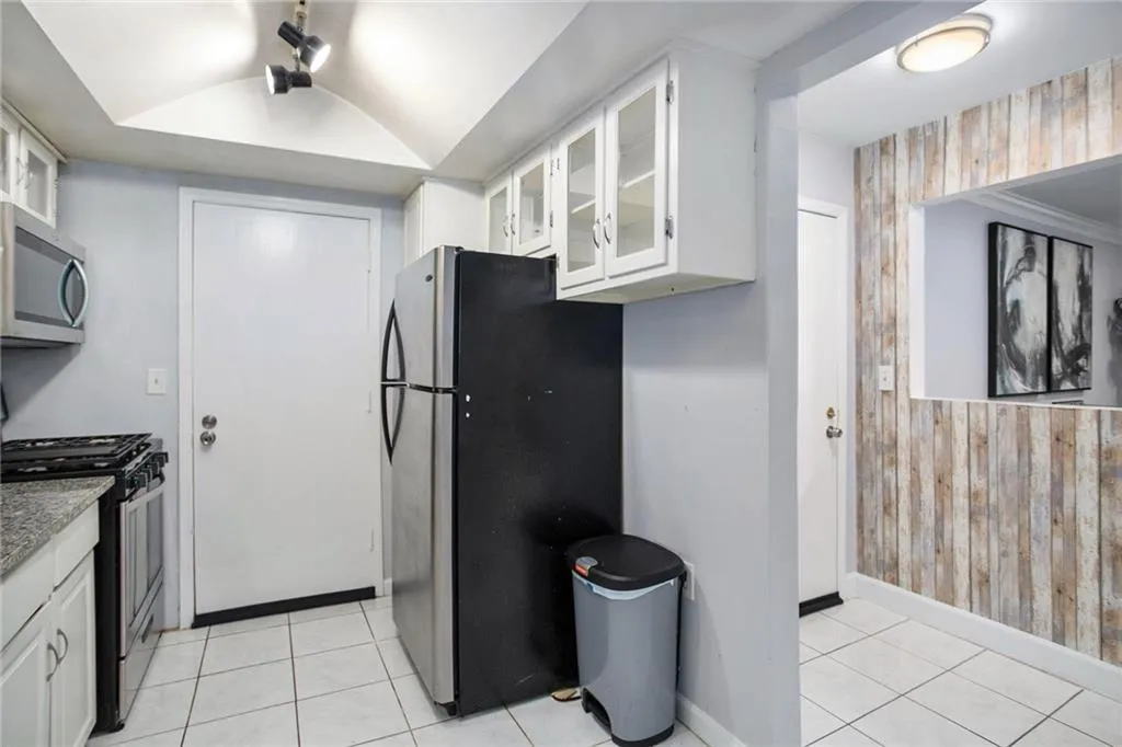 6851 Roswell Road Unit J1, Sandy Springs, Georgia 30328, 2 Bedrooms Bedrooms, ,2 BathroomsBathrooms,Residential,Sold,6851 Roswell Road Unit J1,7071804