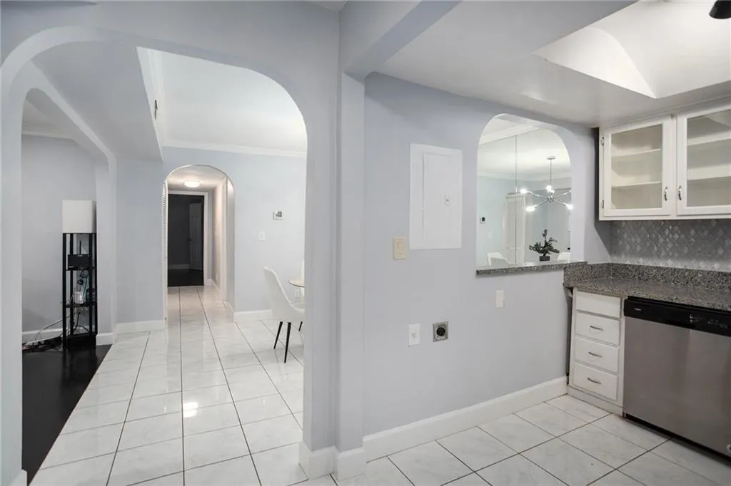 6851 Roswell Road Unit J1, Sandy Springs, Georgia 30328, 2 Bedrooms Bedrooms, ,2 BathroomsBathrooms,Residential,Sold,6851 Roswell Road Unit J1,7071804