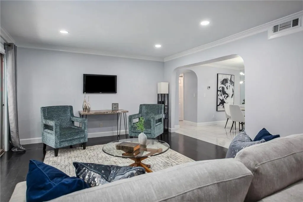 6851 Roswell Road Unit J1, Sandy Springs, Georgia 30328, 2 Bedrooms Bedrooms, ,2 BathroomsBathrooms,Residential,Sold,6851 Roswell Road Unit J1,7071804