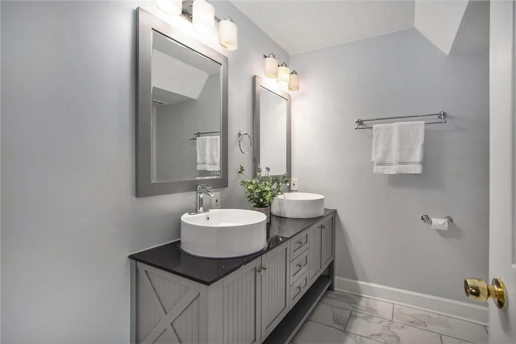 6851 Roswell Road Unit J1, Sandy Springs, Georgia 30328, 2 Bedrooms Bedrooms, ,2 BathroomsBathrooms,Residential,Sold,6851 Roswell Road Unit J1,7071804