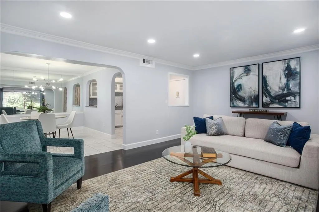 6851 Roswell Road Unit J1, Sandy Springs, Georgia 30328, 2 Bedrooms Bedrooms, ,2 BathroomsBathrooms,Residential,Sold,6851 Roswell Road Unit J1,7071804