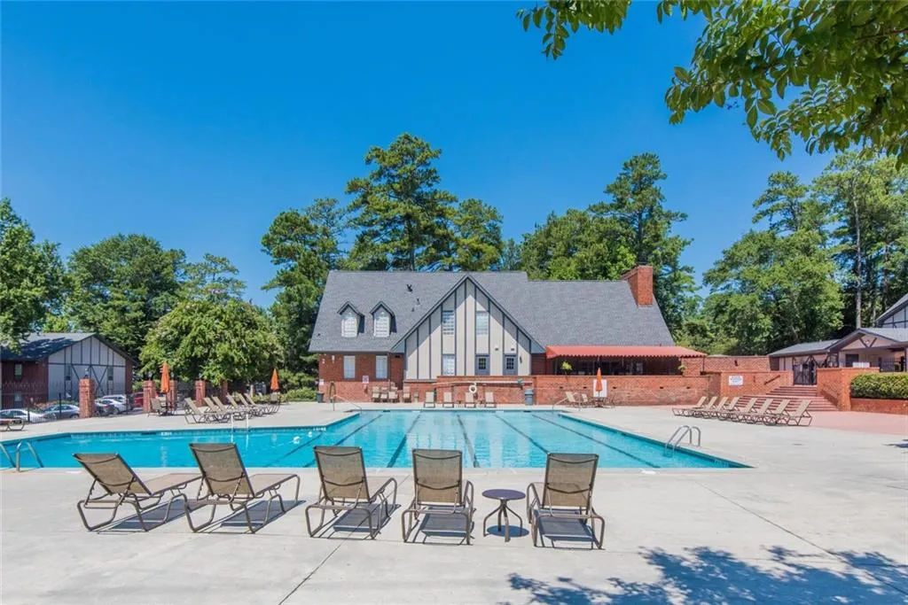 6851 Roswell Road Unit J1, Sandy Springs, Georgia 30328, 2 Bedrooms Bedrooms, ,2 BathroomsBathrooms,Residential,Sold,6851 Roswell Road Unit J1,7071804