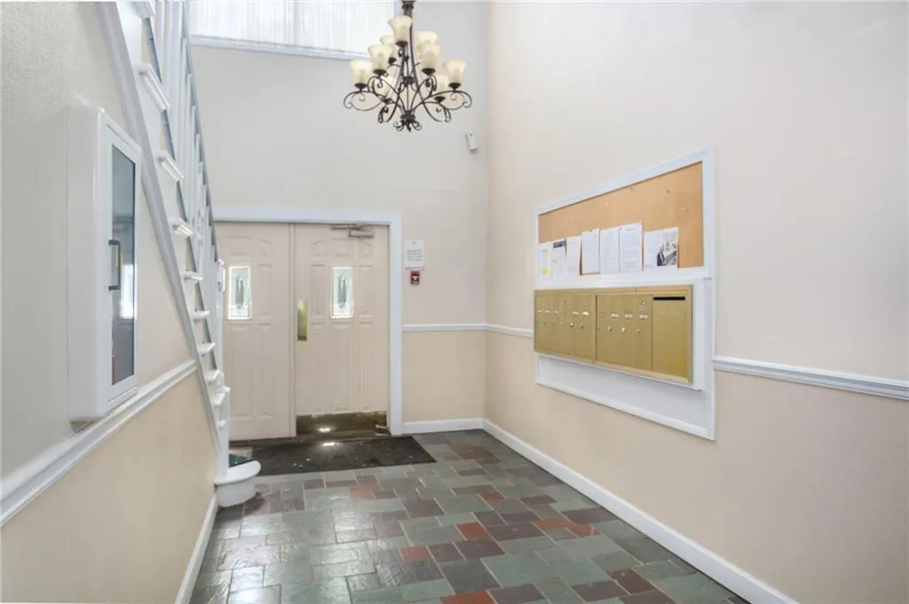 6851 Roswell Road Unit J1, Sandy Springs, Georgia 30328, 2 Bedrooms Bedrooms, ,2 BathroomsBathrooms,Residential,Sold,6851 Roswell Road Unit J1,7071804