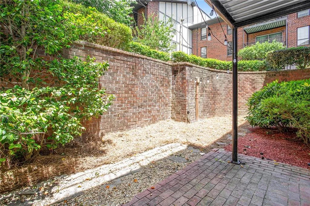 6851 Roswell Road Unit J1, Sandy Springs, Georgia 30328, 2 Bedrooms Bedrooms, ,2 BathroomsBathrooms,Residential,Sold,6851 Roswell Road Unit J1,7071804