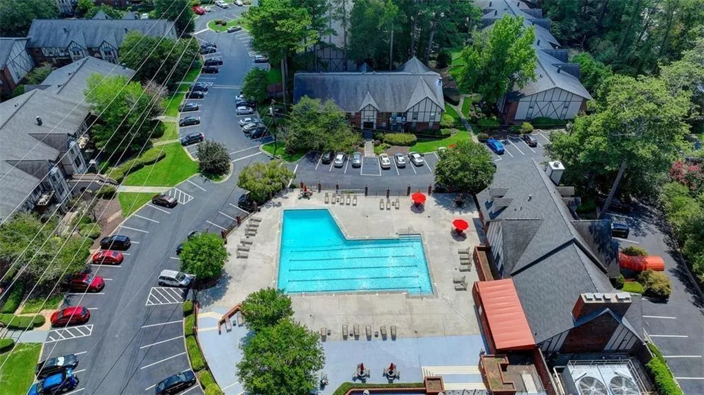 Lots of green space throughout this community - great for pets and quiet walks!