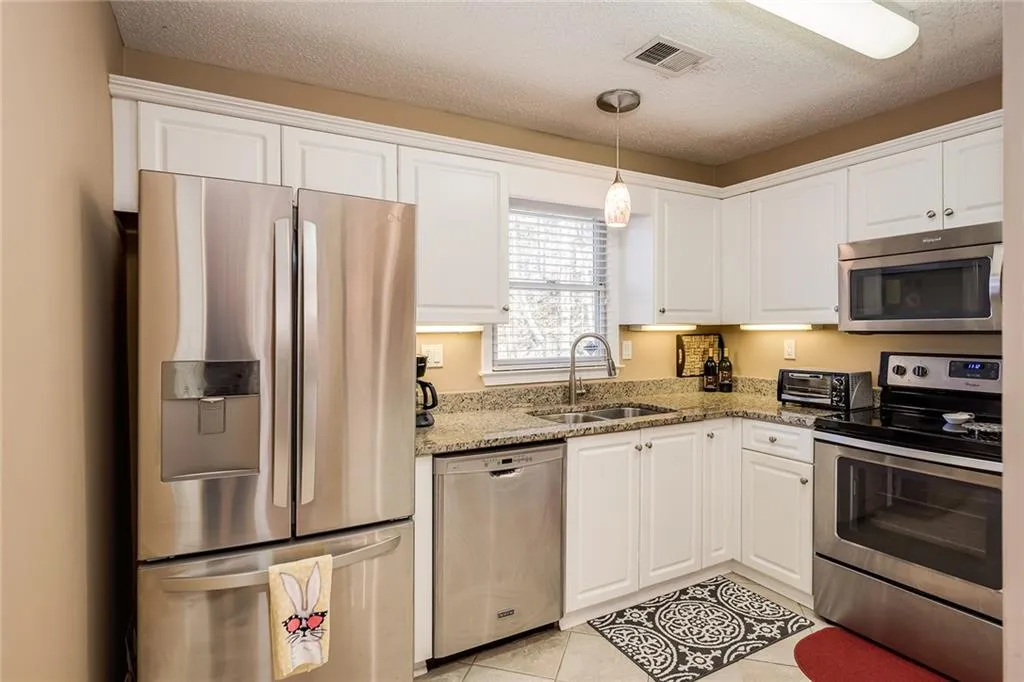 703 Bainbridge Drive, Sandy Springs, Georgia 30327, 2 Bedrooms Bedrooms, ,2 BathroomsBathrooms,Residential,Sold,703 Bainbridge Drive,6862661
