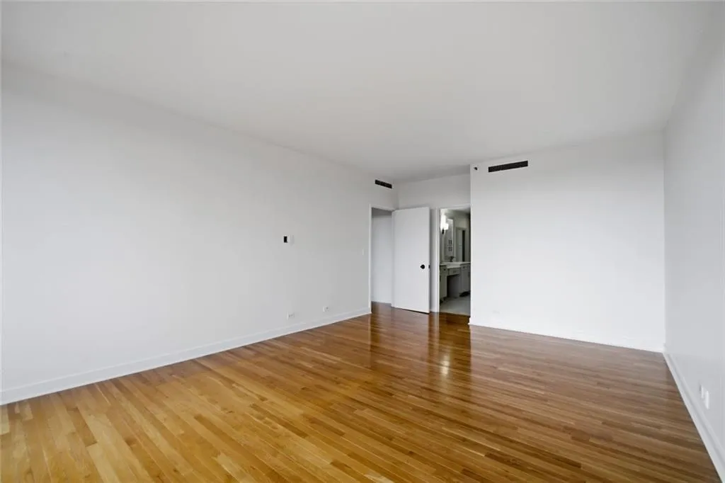 2660 Peachtree Road Nw Unit 9g, Atlanta, Georgia 30305, 2 Bedrooms Bedrooms, 0 ,2 BathroomsBathrooms,Residential,For Sale,2660 Peachtree Road Nw Unit 9g,7738641