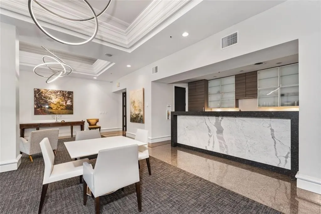 2660 Peachtree Road Nw Unit 9g, Atlanta, Georgia 30305, 2 Bedrooms Bedrooms, 0 ,2 BathroomsBathrooms,Residential,For Sale,2660 Peachtree Road Nw Unit 9g,7738641