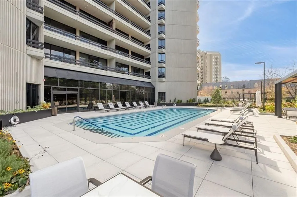 2660 Peachtree Road Nw Unit 9g, Atlanta, Georgia 30305, 2 Bedrooms Bedrooms, 0 ,2 BathroomsBathrooms,Residential,For Sale,2660 Peachtree Road Nw Unit 9g,7738641