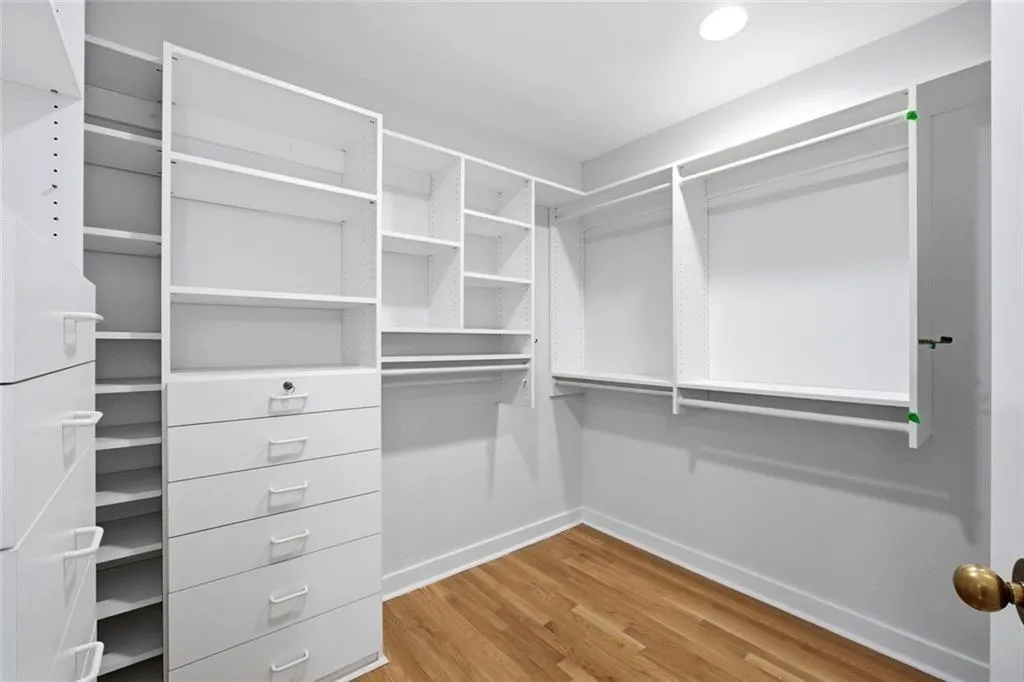 2660 Peachtree Road Nw Unit 9g, Atlanta, Georgia 30305, 2 Bedrooms Bedrooms, 0 ,2 BathroomsBathrooms,Residential,For Sale,2660 Peachtree Road Nw Unit 9g,7738641