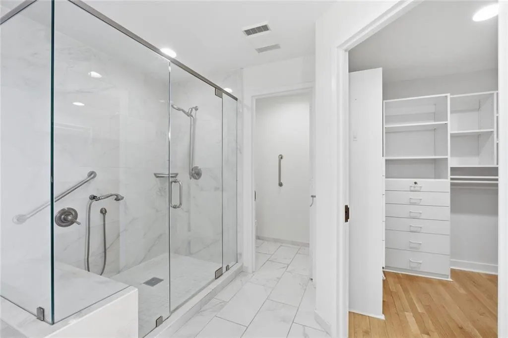 2660 Peachtree Road Nw Unit 9g, Atlanta, Georgia 30305, 2 Bedrooms Bedrooms, 0 ,2 BathroomsBathrooms,Residential,For Sale,2660 Peachtree Road Nw Unit 9g,7738641