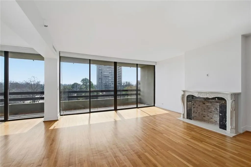 2660 Peachtree Road Nw Unit 9g, Atlanta, Georgia 30305, 2 Bedrooms Bedrooms, 0 ,2 BathroomsBathrooms,Residential,For Sale,2660 Peachtree Road Nw Unit 9g,7738641