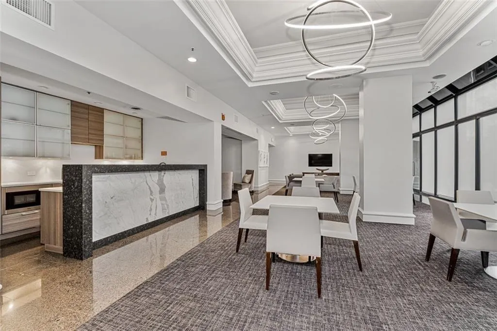 2660 Peachtree Road Nw Unit 9g, Atlanta, Georgia 30305, 2 Bedrooms Bedrooms, 0 ,2 BathroomsBathrooms,Residential,For Sale,2660 Peachtree Road Nw Unit 9g,7738641