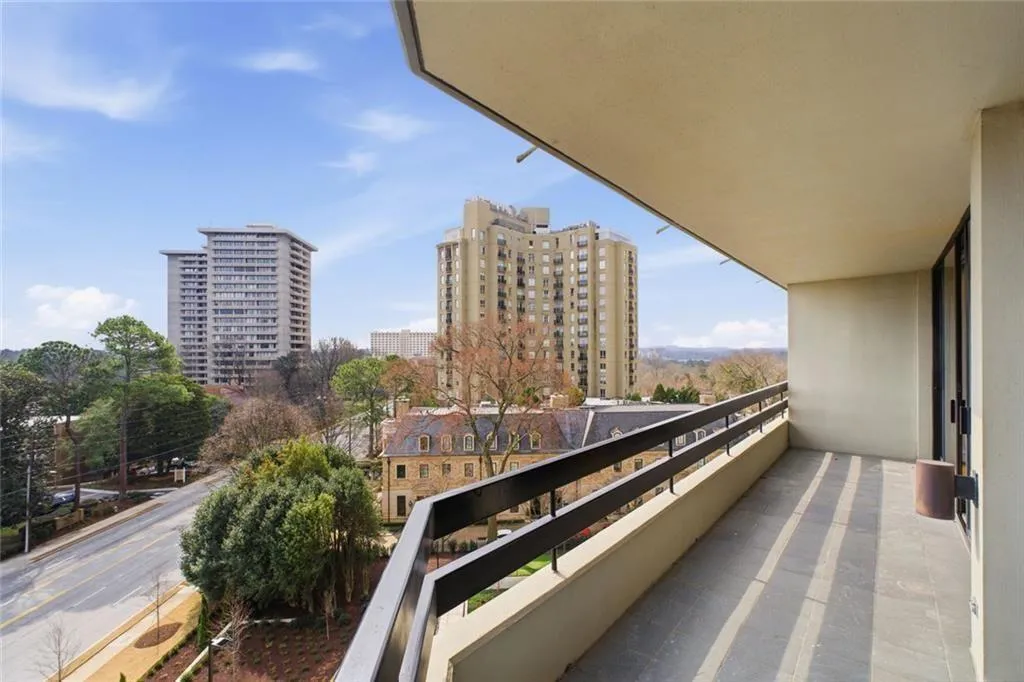 2660 Peachtree Road Nw Unit 9g, Atlanta, Georgia 30305, 2 Bedrooms Bedrooms, 0 ,2 BathroomsBathrooms,Residential,For Sale,2660 Peachtree Road Nw Unit 9g,7738641