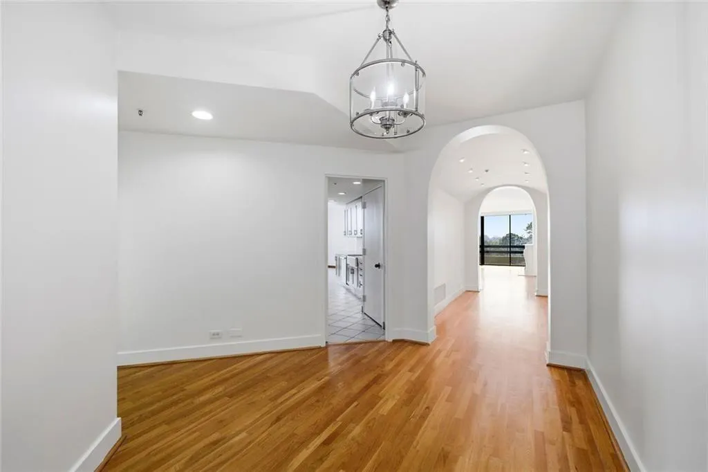 2660 Peachtree Road Nw Unit 9g, Atlanta, Georgia 30305, 2 Bedrooms Bedrooms, 0 ,2 BathroomsBathrooms,Residential,For Sale,2660 Peachtree Road Nw Unit 9g,7738641
