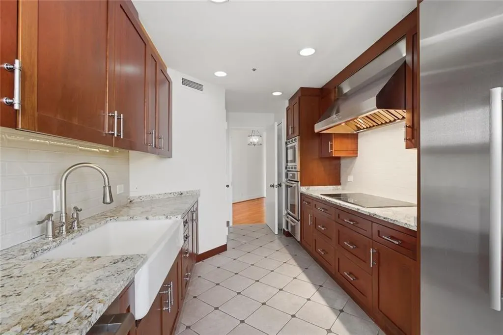2660 Peachtree Road Nw Unit 9g, Atlanta, Georgia 30305, 2 Bedrooms Bedrooms, 0 ,2 BathroomsBathrooms,Residential,For Sale,2660 Peachtree Road Nw Unit 9g,7738641